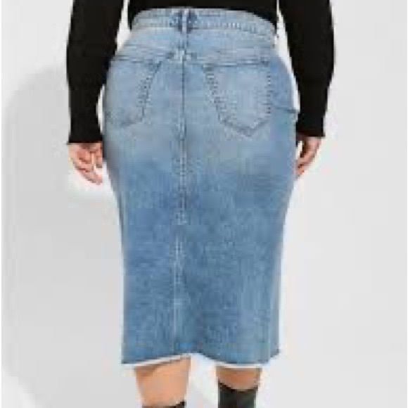 Torrid front slit denim skirt Size 24 - Picture 2 of 3